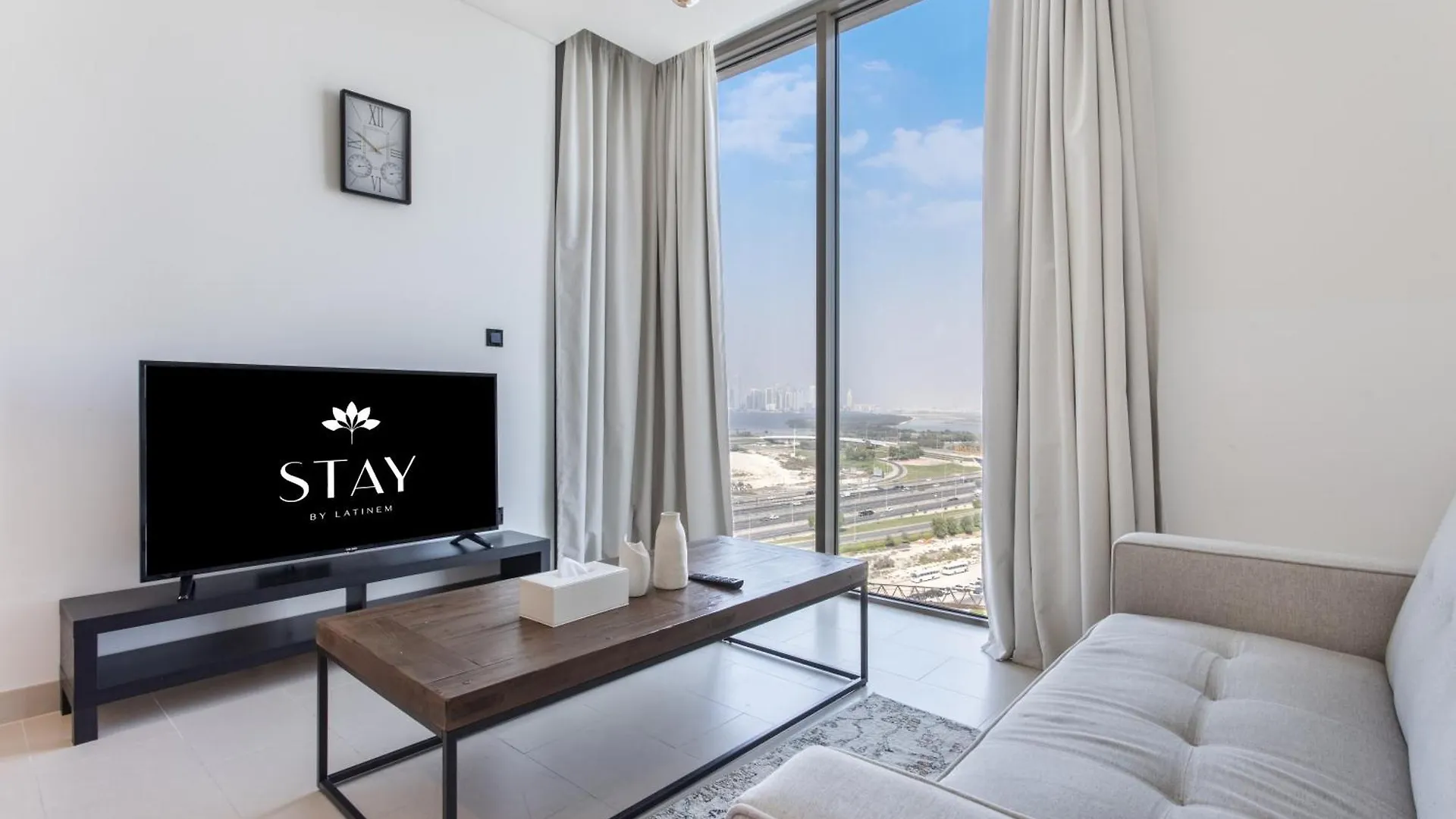 Stay By Latinem Luxury 1Br Holiday Home Cv B1311 Near Burj Khalifa Dubai