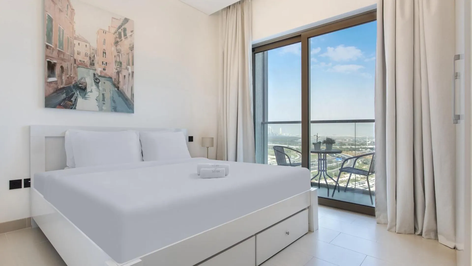 Stay By Latinem Luxury 1Br Holiday Home Cv B1311 Near Burj Khalifa Dubai
